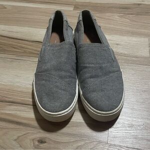 Tom’s Luca gray slip-on sneaker size 9